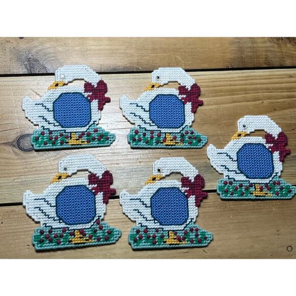 Lot of 5 Vintage Goose Geese Coasters. Crochet?  Plastic Canvas? Birds. Country - Picture 1 of 5